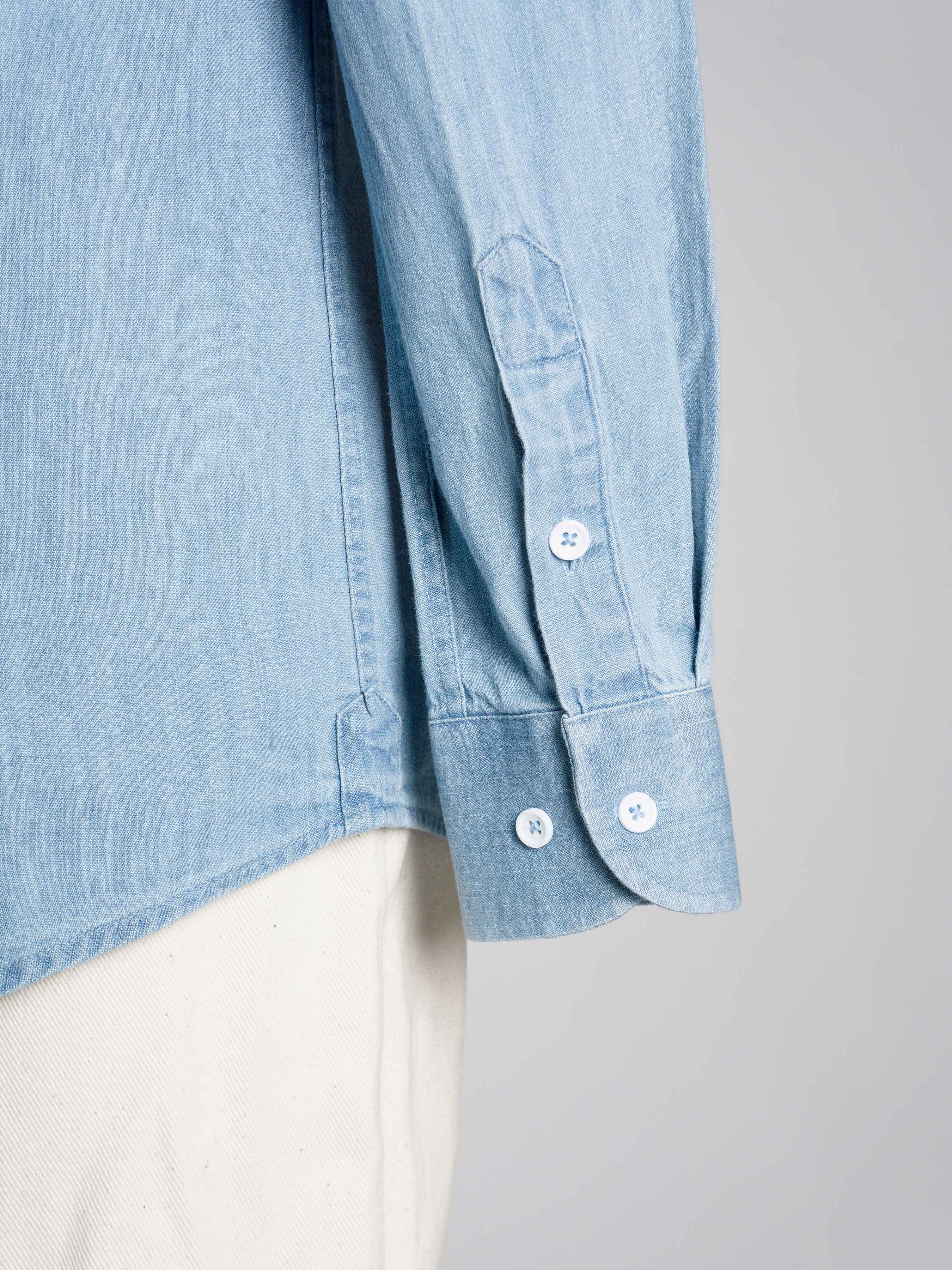 Chambray-Shirt-Light-Blue-Windsor-Collar-Sleeve_24716e05-0b53-46b6-af0a-e58b83eddf01 - Zeve