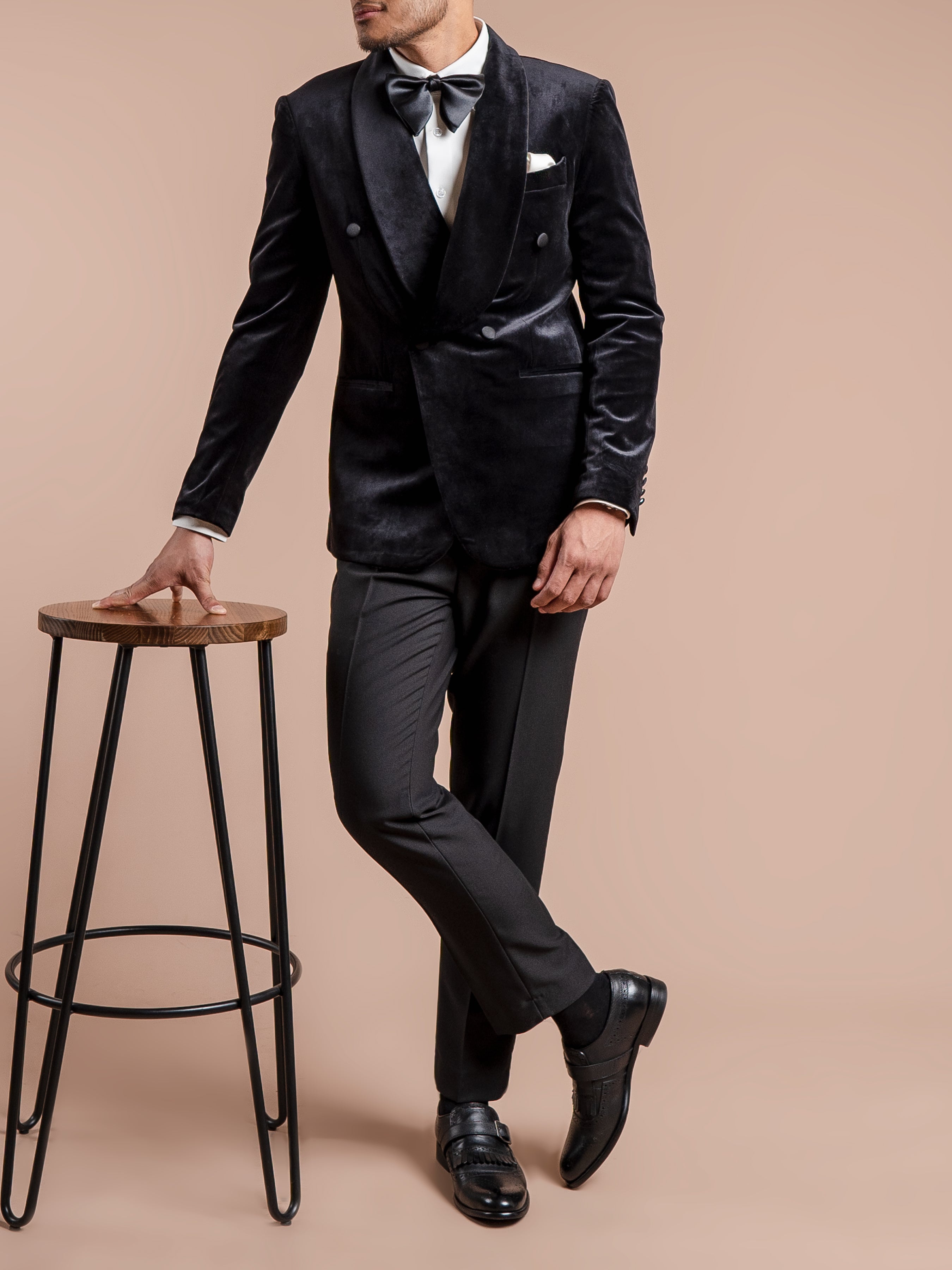 DoubleBreastedTuxedoBlazerVelvetBlackPlain_ShawlLapel_2_ba58a356-619d-4a17-9441-04301d2fe537 - Zeve