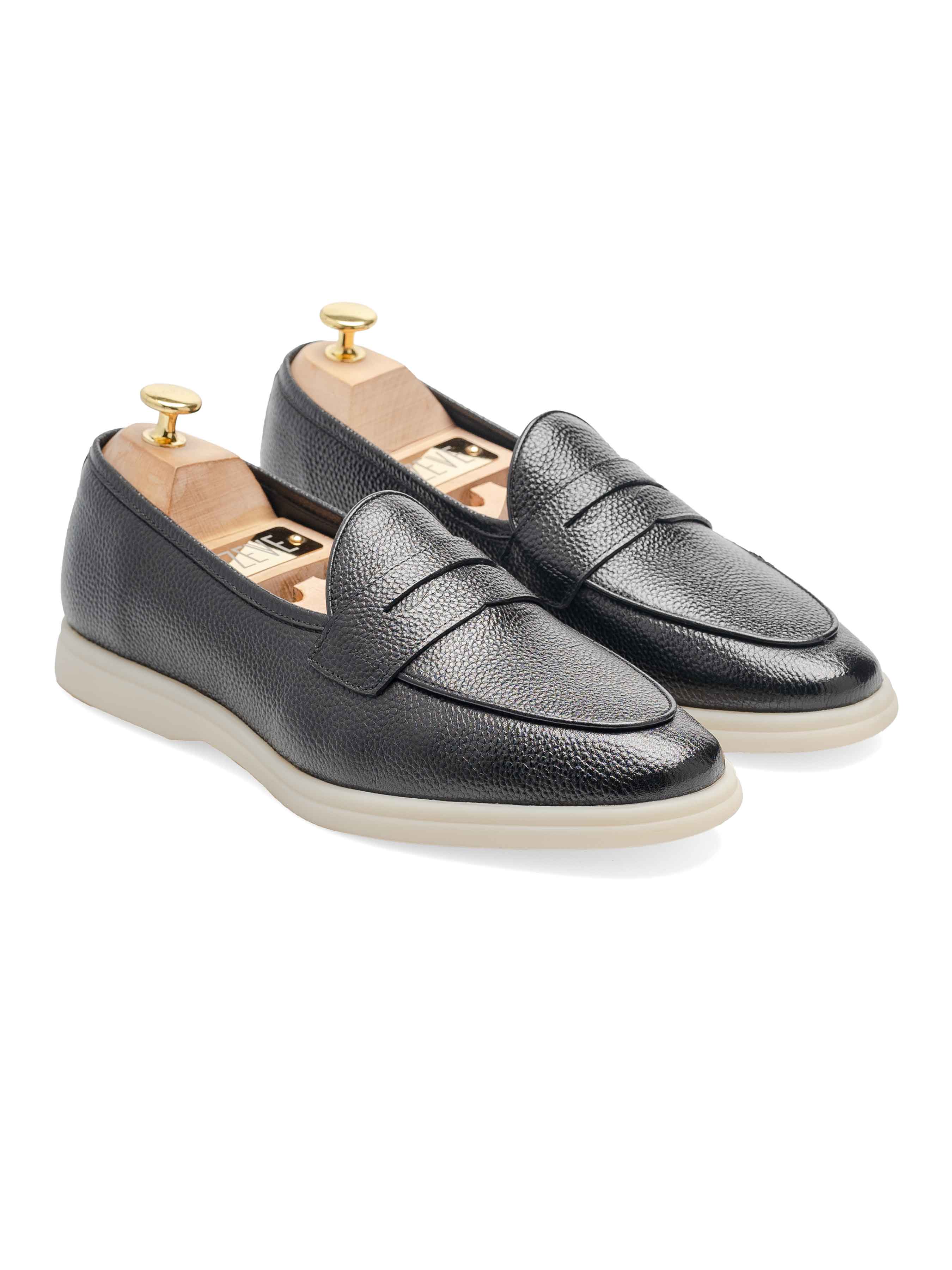 FrontPietroBelgianLoaferBlackPebbleGrainLeather_SoflexSole - Zeve