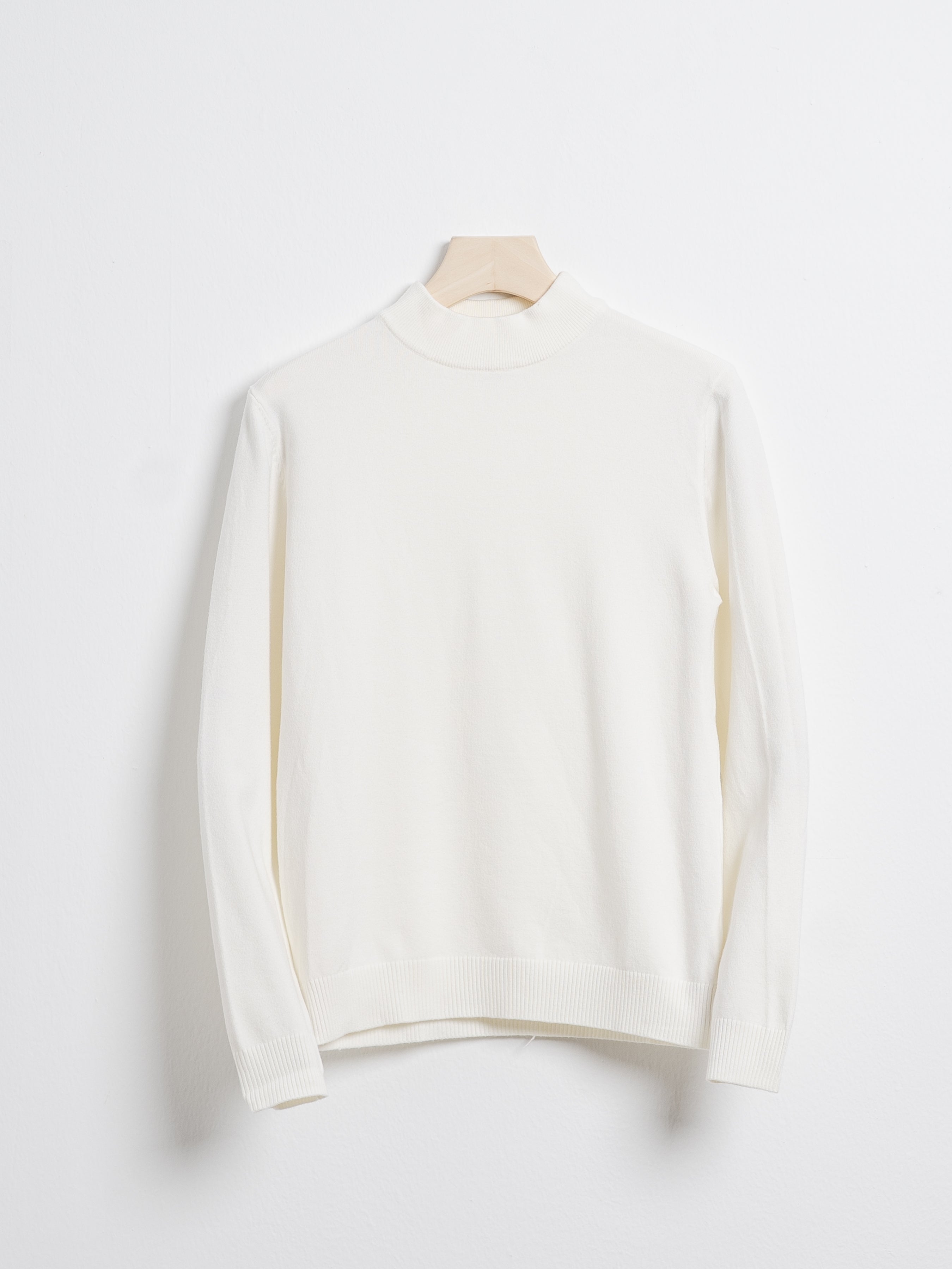 HighNeckSweaterWhite-HANGER - Zeve