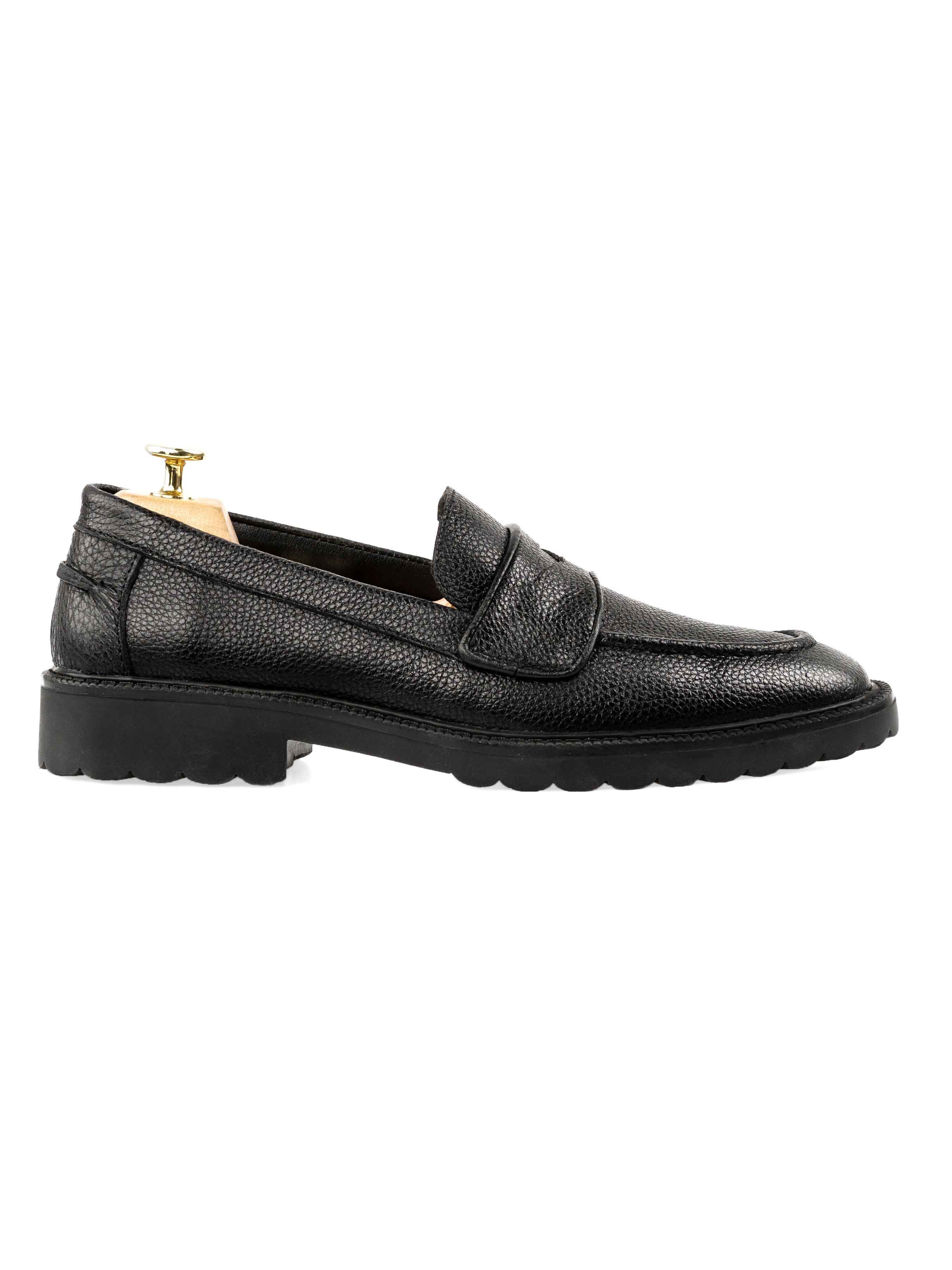 Wayne-Penny-Loafer-Black-Pebble-Grain-Leather-_Combat-Sole__03 - Zeve