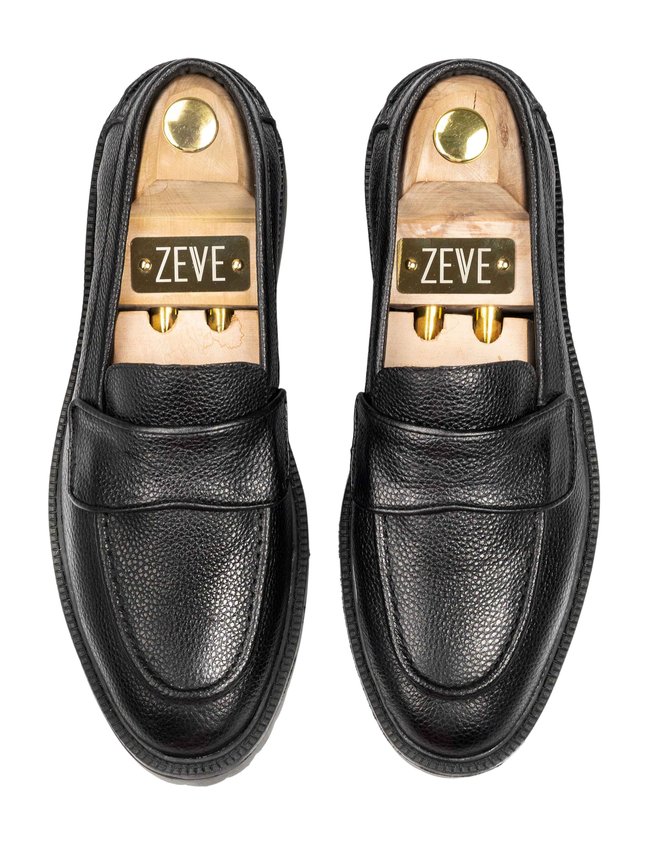 Wayne-Penny-Loafer-Black-Pebble-Grain-Leather-_Combat-Sole__04 - Zeve