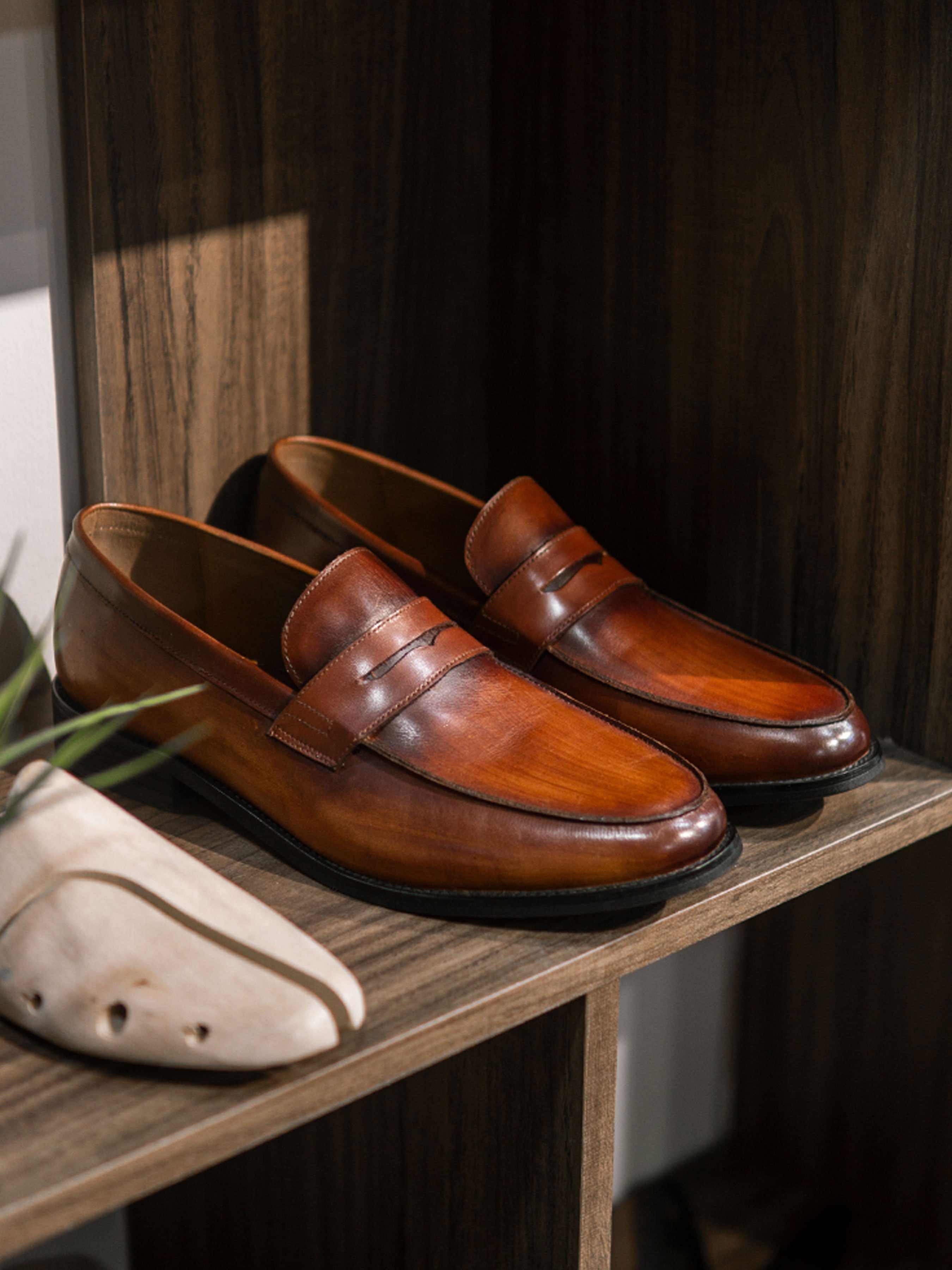 Penny-Loafer-Zeve-men-shoes-hand-painted-patina--cognac-tan-1 - Zeve
