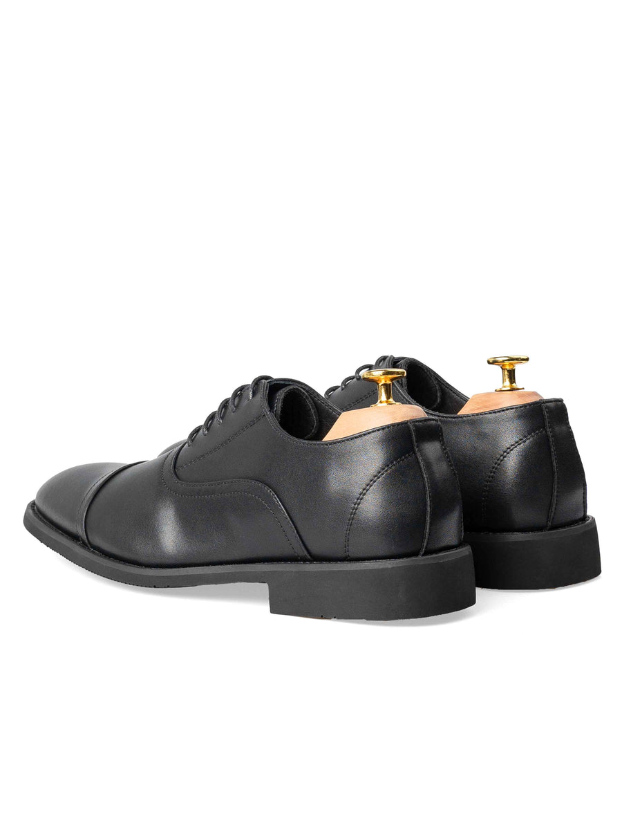 BackOxfordCapToeBlackLaceUp_FlexiSole - Zeve