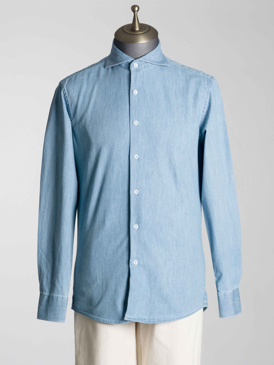 Chambray-Shirt-Light-Blue-Windsor-Collar-Front_be08c542-22cf-47b0-8116-18cbdbd1c1be - Zeve