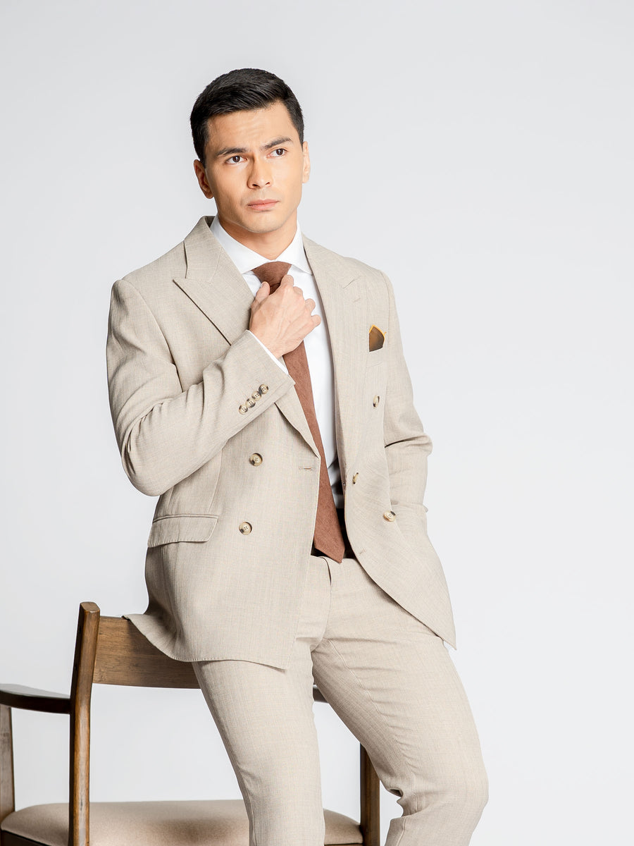 DoubleBreastedSuitBlazerAshSand_PeakLapel_Halfbody - Zeve
