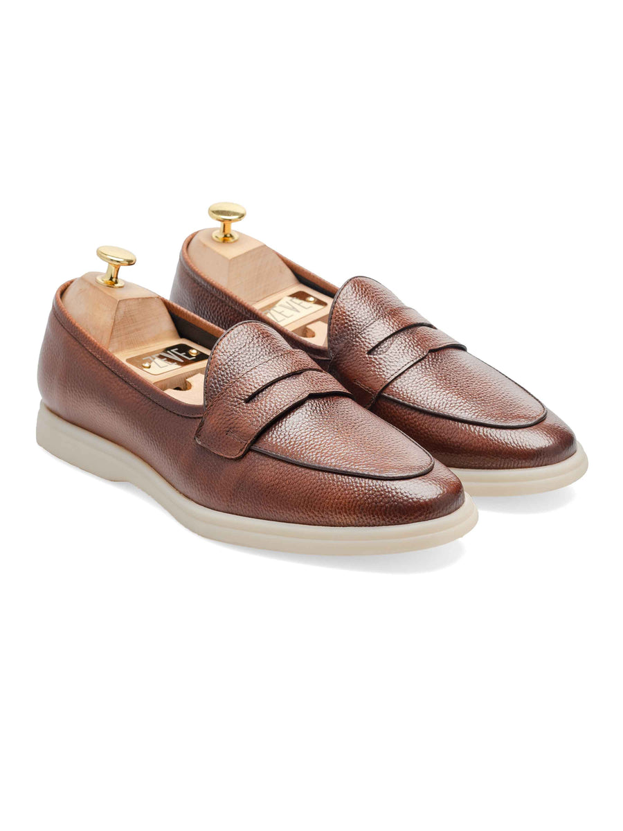 FrontPietroBelgianLoaferBrownPebbleGrainLeather_SoflexSole - Zeve
