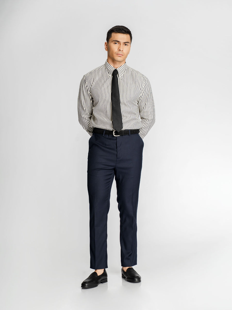 GiovanniSeersuckerShirtCreamBlueStripe_ButtonDownCollar_FullBody1 - Zeve