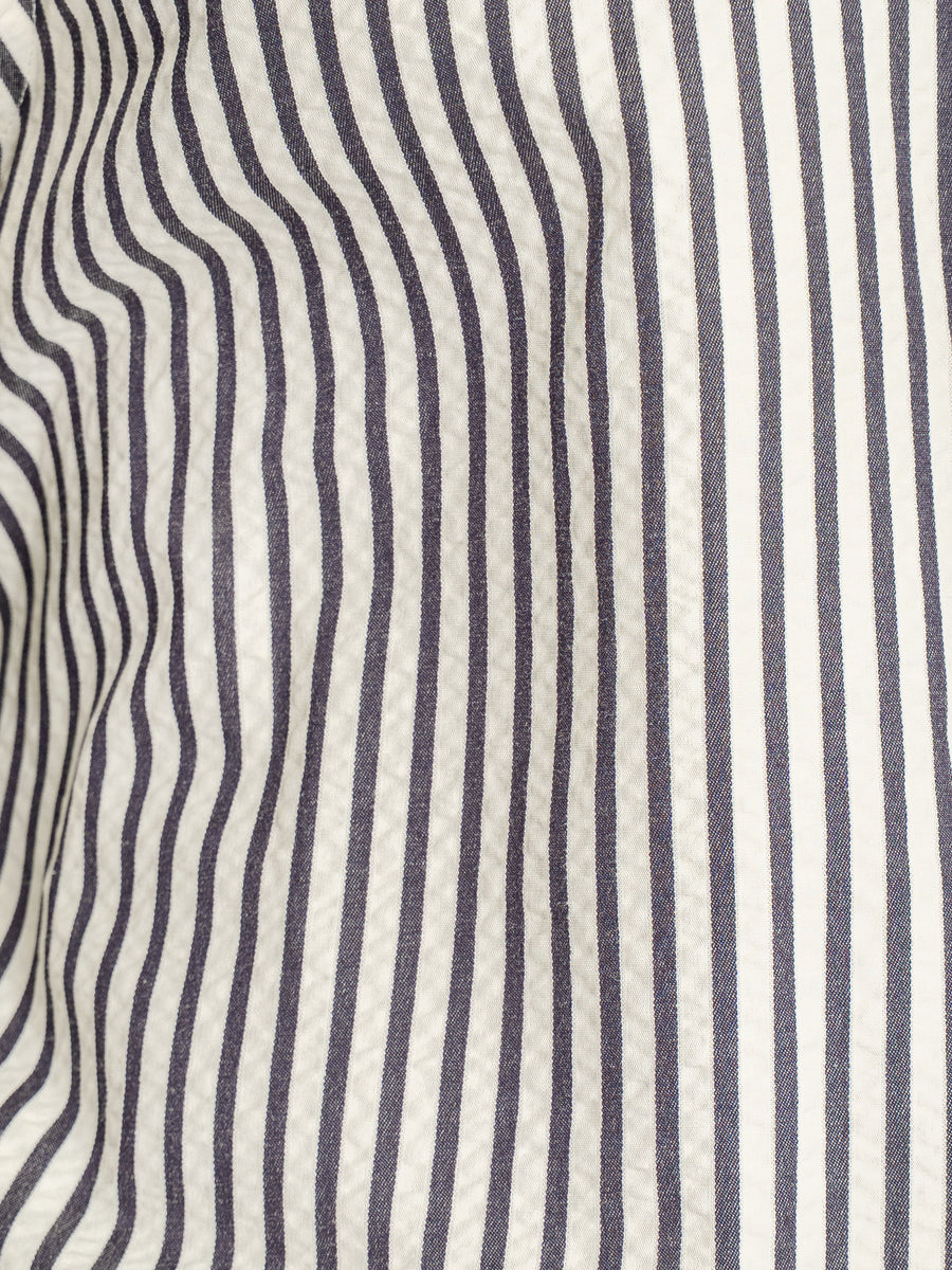 GiovanniSeersuckerShirtCreamBlueStripe_ButtonDownCollar_Material - Zeve