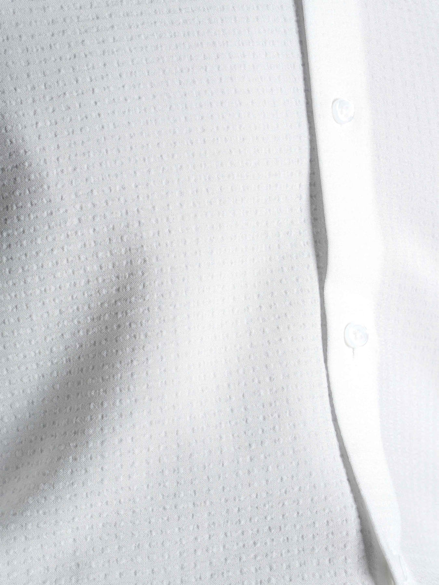 Material-Seersucker-Striped-Shirt-White_81a5171e-a64b-4e63-9c23-67605dbef8af - Zeve