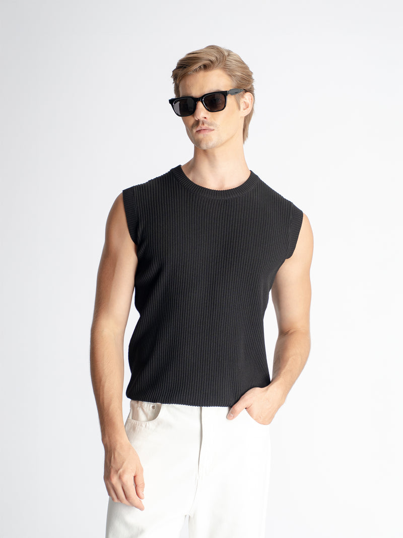 TheoKnit-Black-HalfBody-2 - Zeve