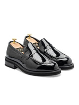 VinceroPennyBlackPatentLeatherFront_ae32fd34-2892-441b-ad97-4f8ca6c67690 - Zeve