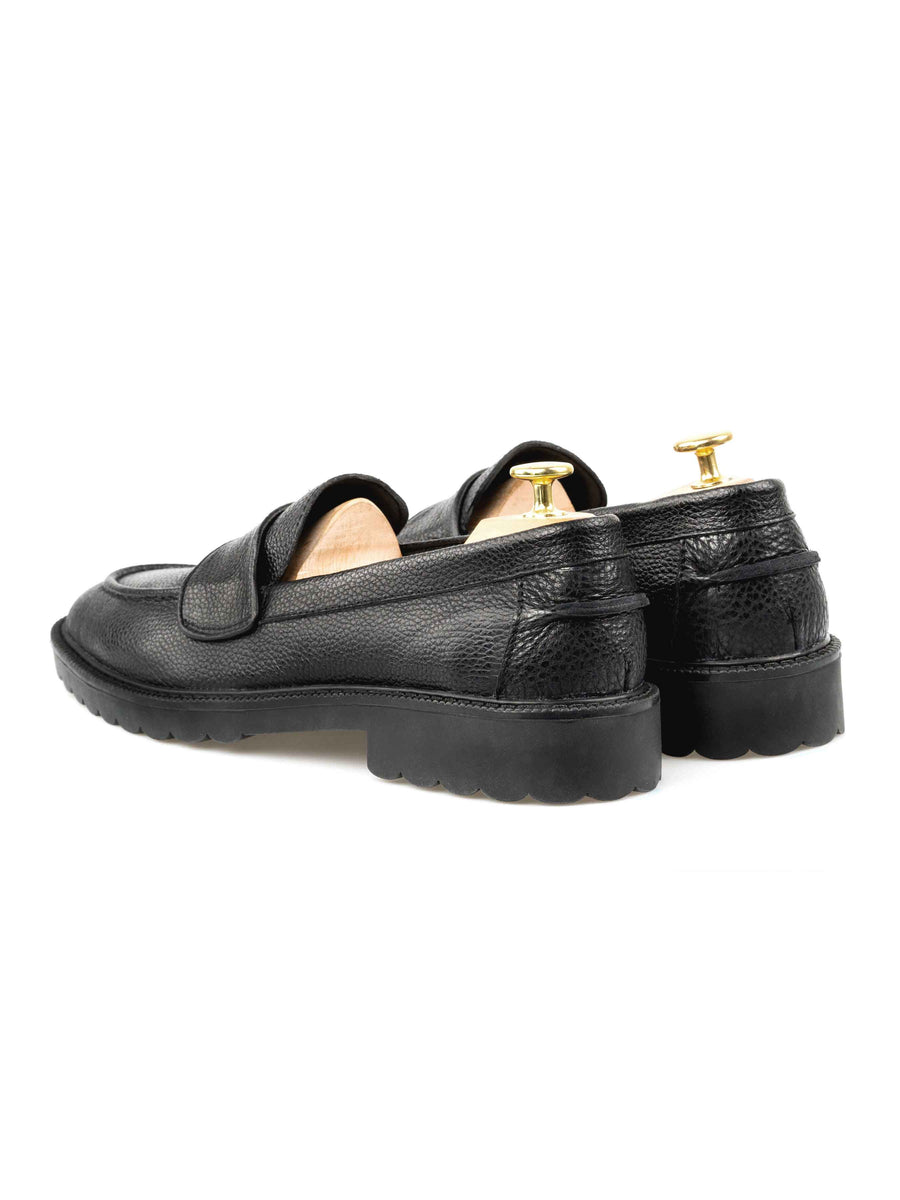 Wayne-Penny-Loafer-Black-Pebble-Grain-Leather-_Combat-Sole__02 - Zeve