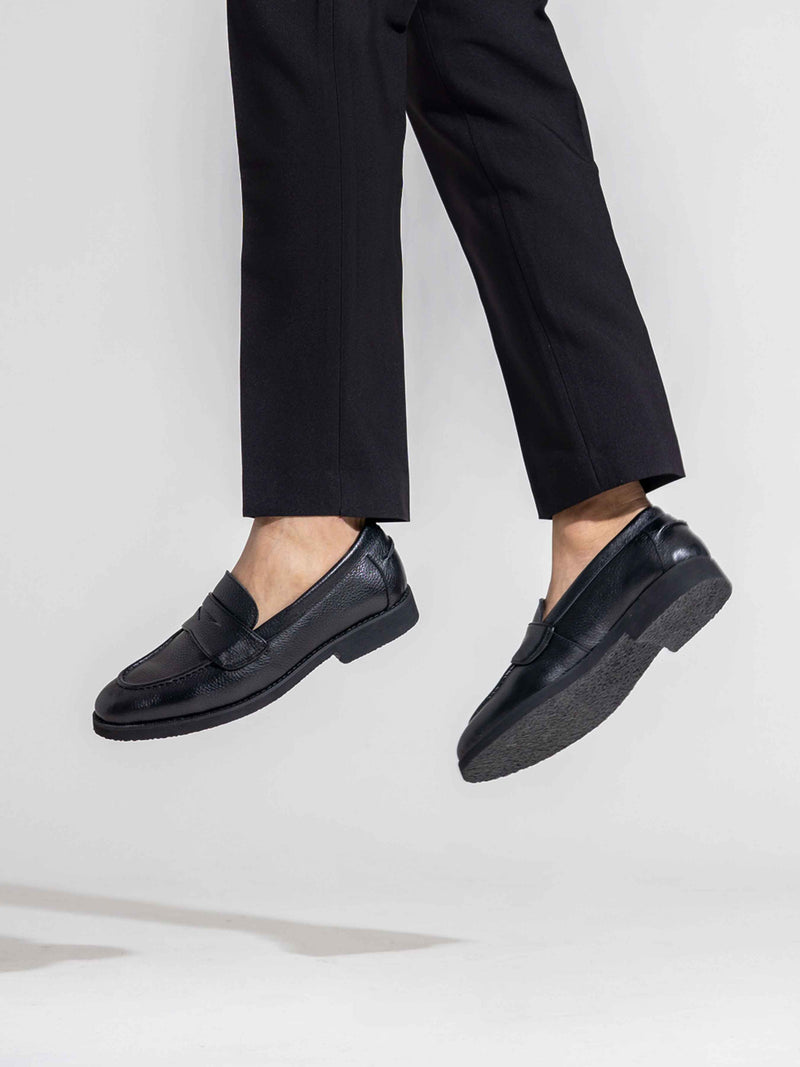wayne-penny-loafer-crepe-sole-black-pebble-international-zeve-menshoes - Zeve