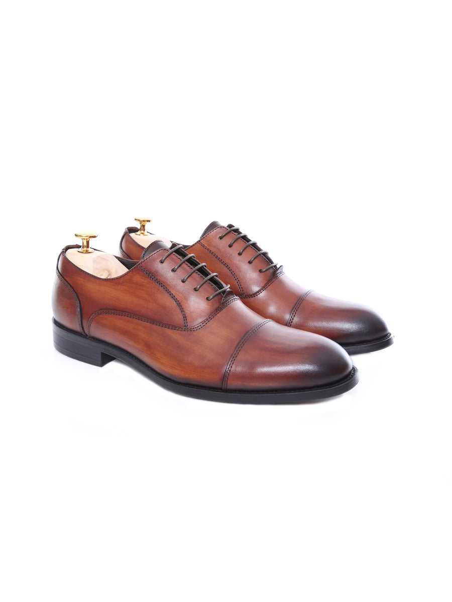 Men’s cognac tan leather Oxford cap toe lace-up formal shoes with wooden shoe trees